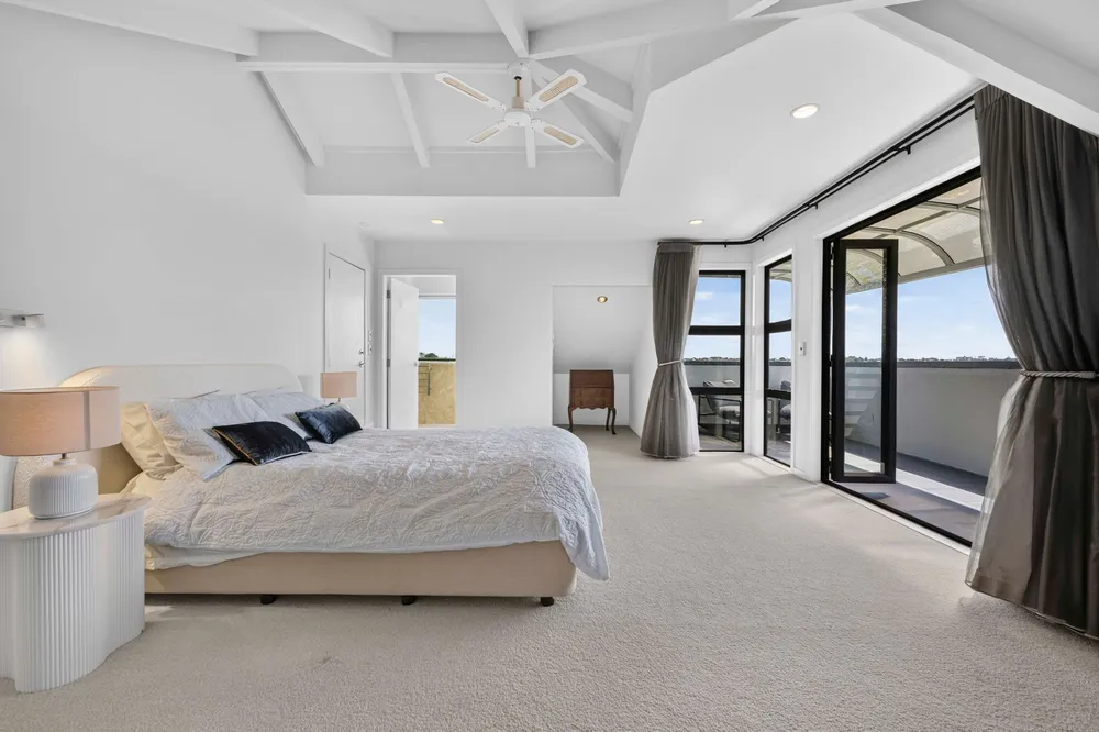 Photos of 11 Waiatarua Road