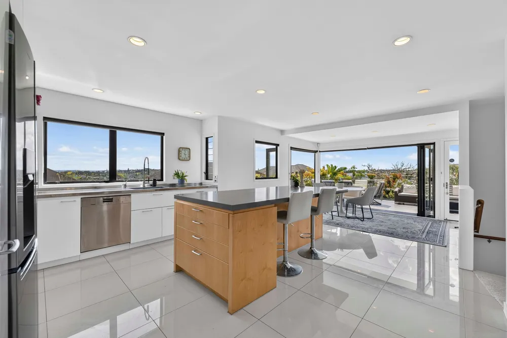 Photos of 11 Waiatarua Road