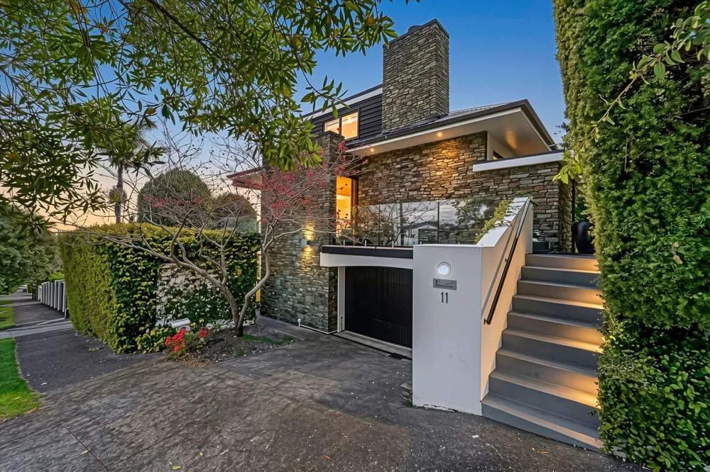 Photos of 11 Waiatarua Road