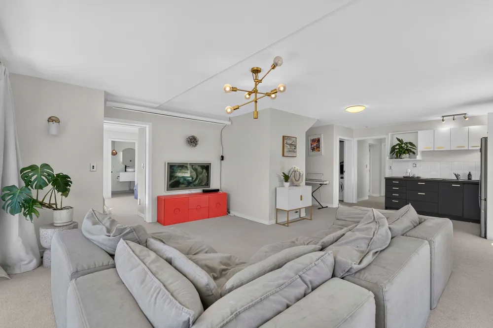 Photos of 11 Waiatarua Road