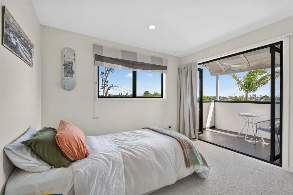Photos of 11 Waiatarua Road