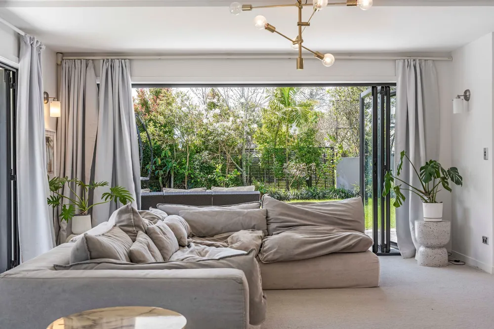 Photos of 11 Waiatarua Road