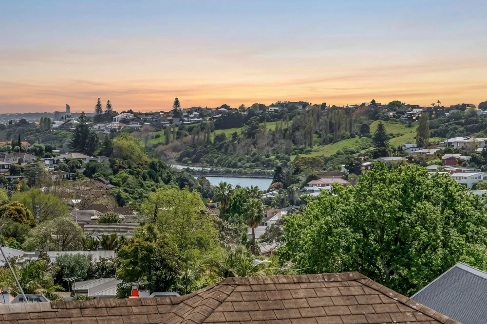 Photos of 11 Waiatarua Road