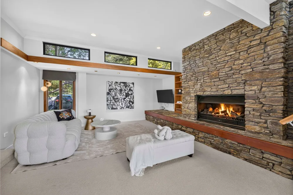 Photos of 11 Waiatarua Road