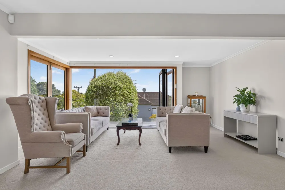 Photos of 11 Waiatarua Road