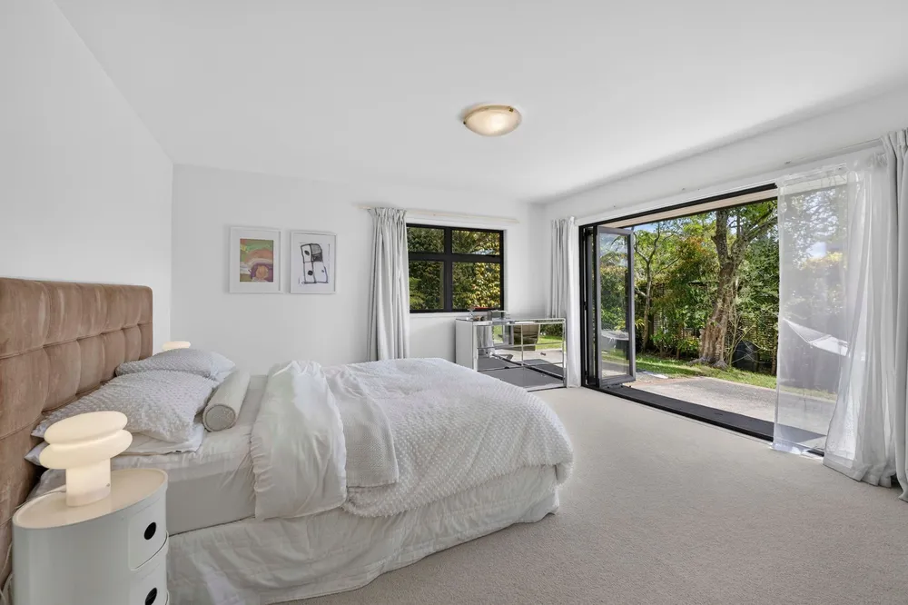 Photos of 11 Waiatarua Road
