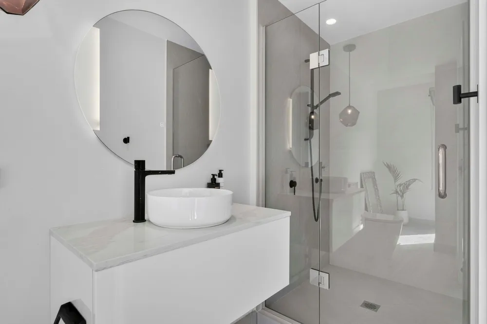 Photos of 11 Waiatarua Road