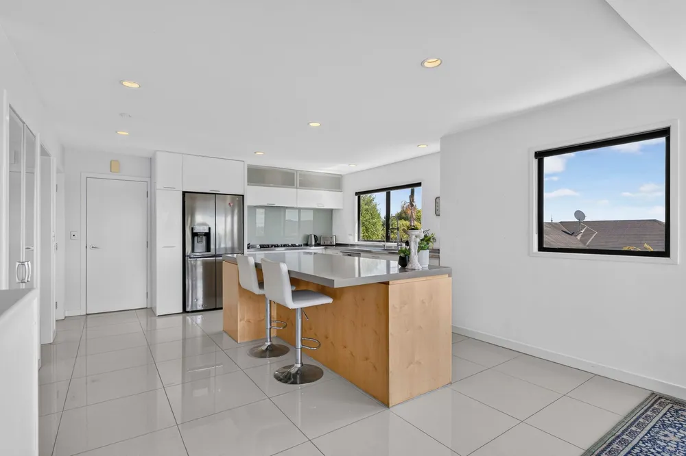 Photos of 11 Waiatarua Road