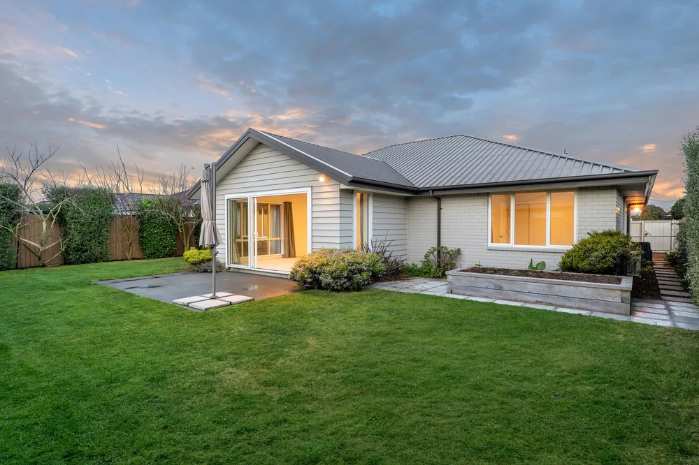 Photos of 16 Bamber Crescent
