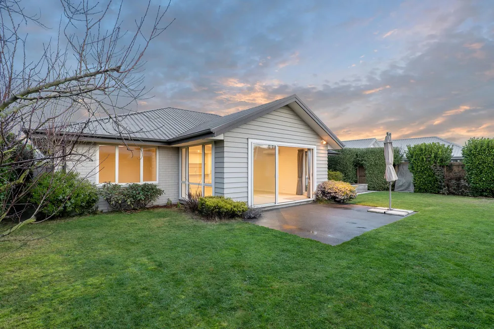Photos of 16 Bamber Crescent