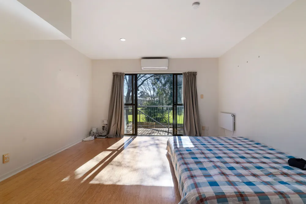 Photos of 71 Malaspina Place