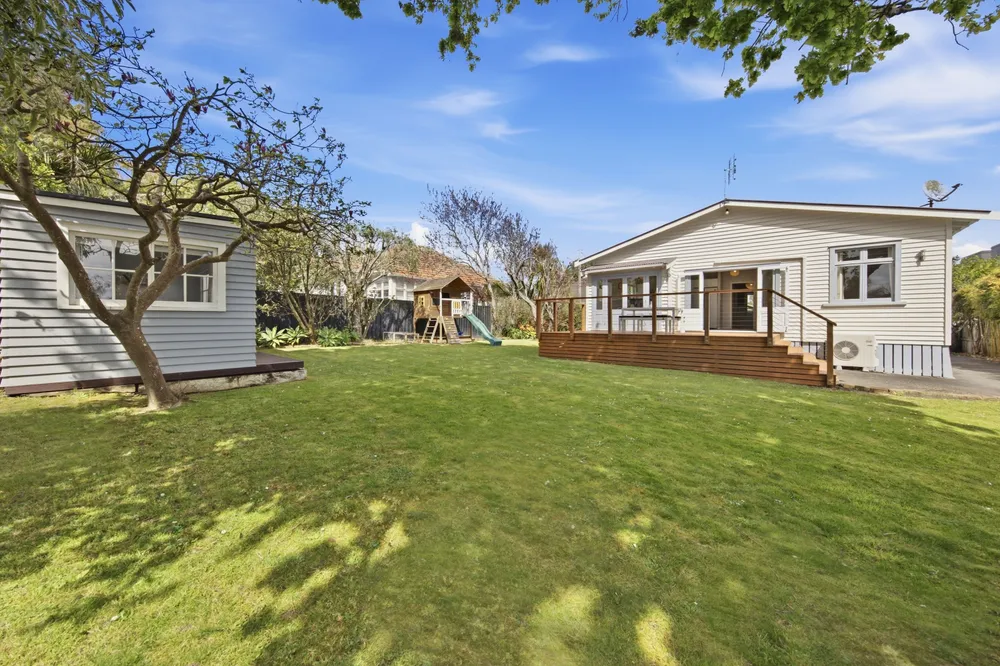 Photos of 11 Beatrix Street