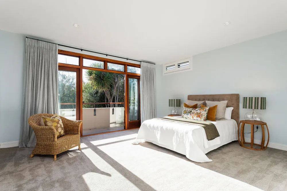 Photos of 118 Straven Road