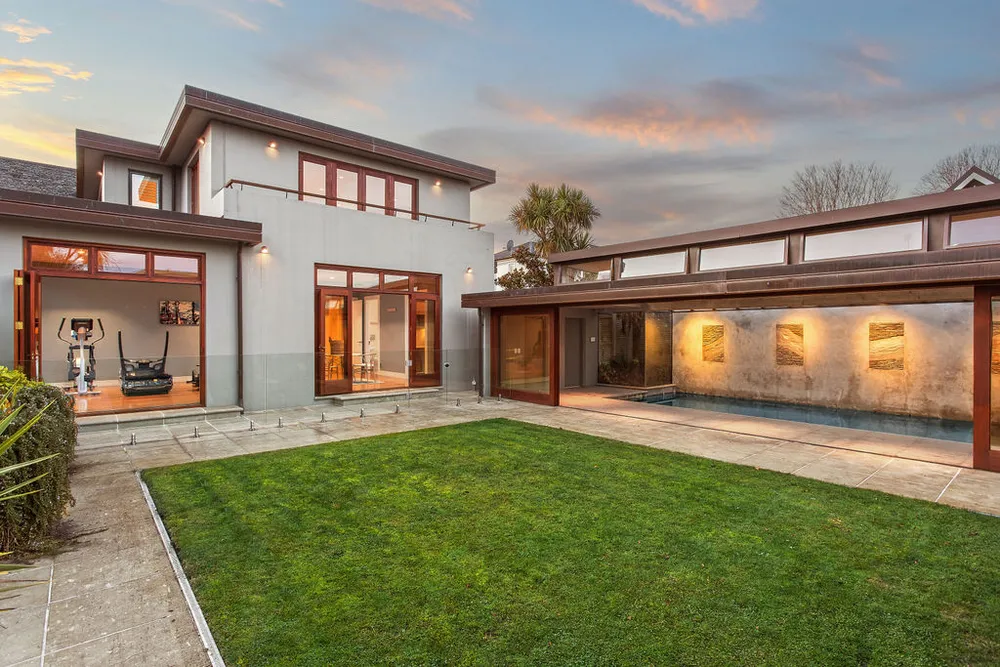 Photos of 118 Straven Road
