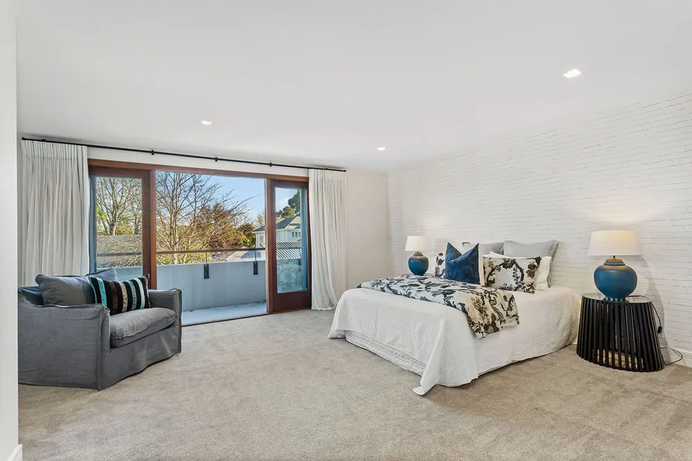 Photos of 118 Straven Road