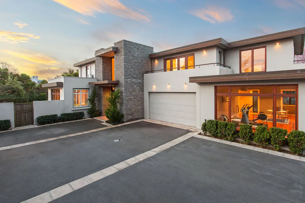 Photos of 118 Straven Road