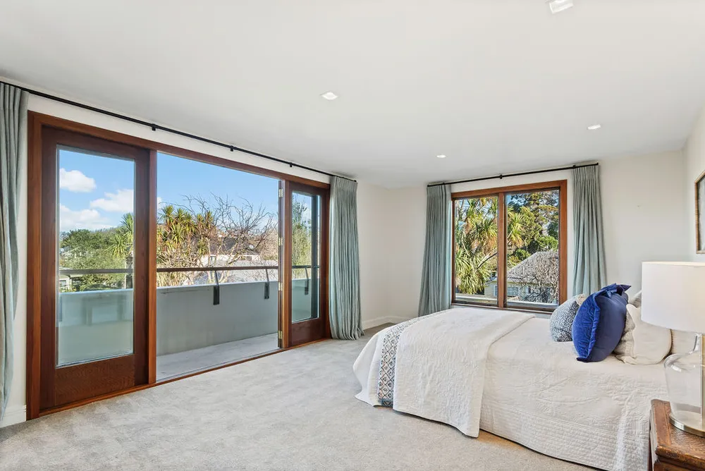 Photos of 118 Straven Road