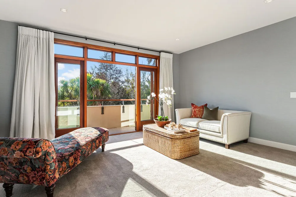 Photos of 118 Straven Road
