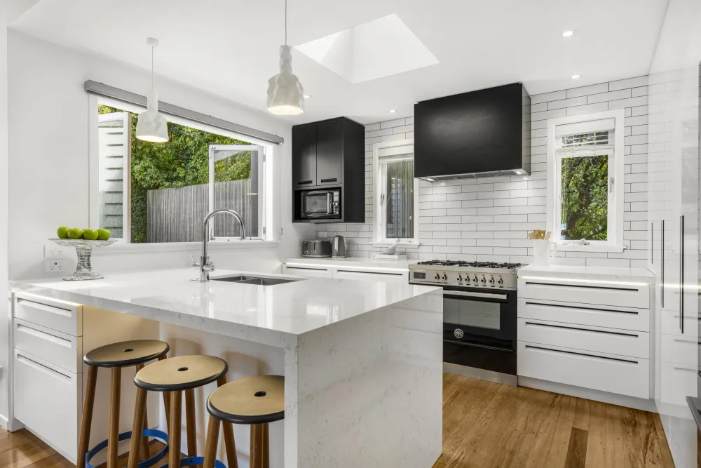 Photos of 18 Lingarth Street