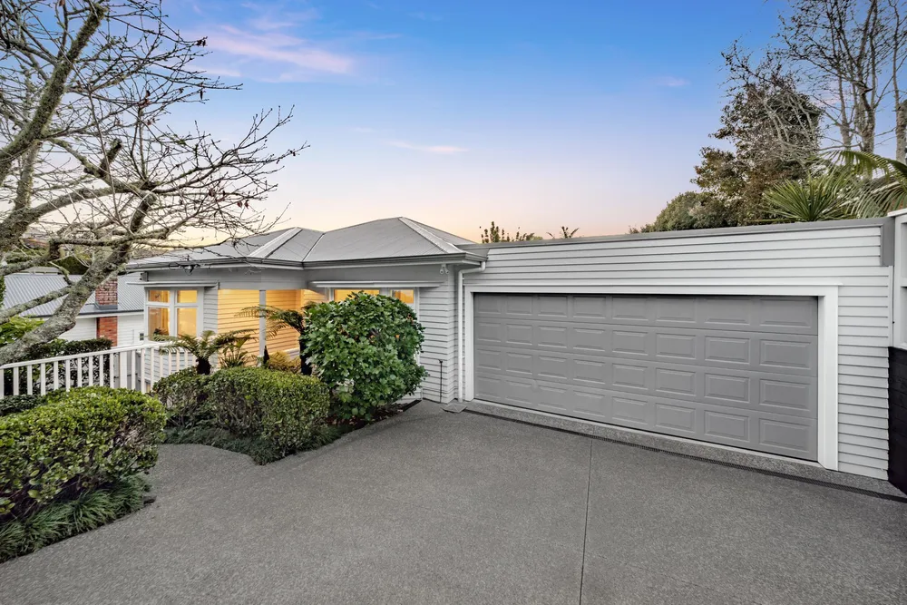 Photos of 18 Lingarth Street