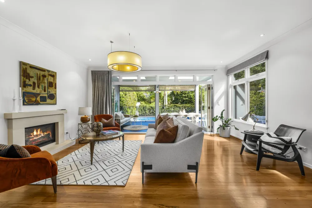 Photos of 18 Lingarth Street