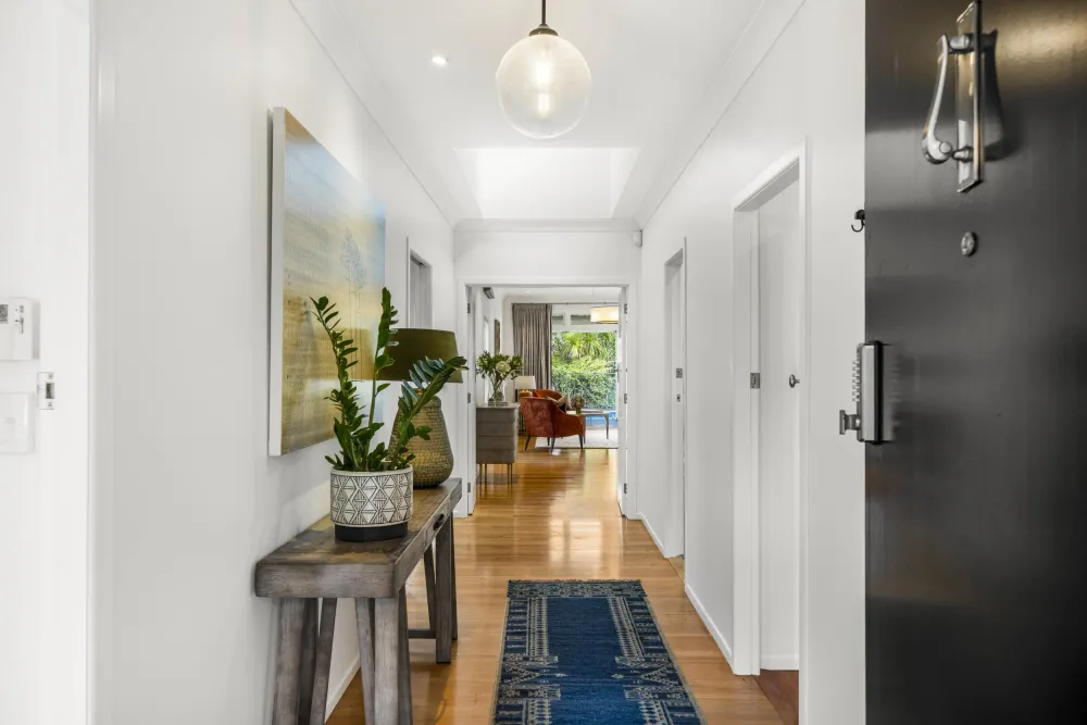 Photos of 18 Lingarth Street