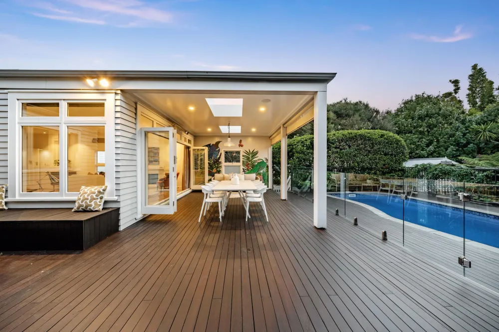 Photos of 18 Lingarth Street