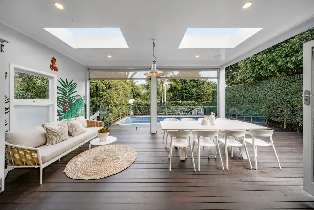 Photos of 18 Lingarth Street