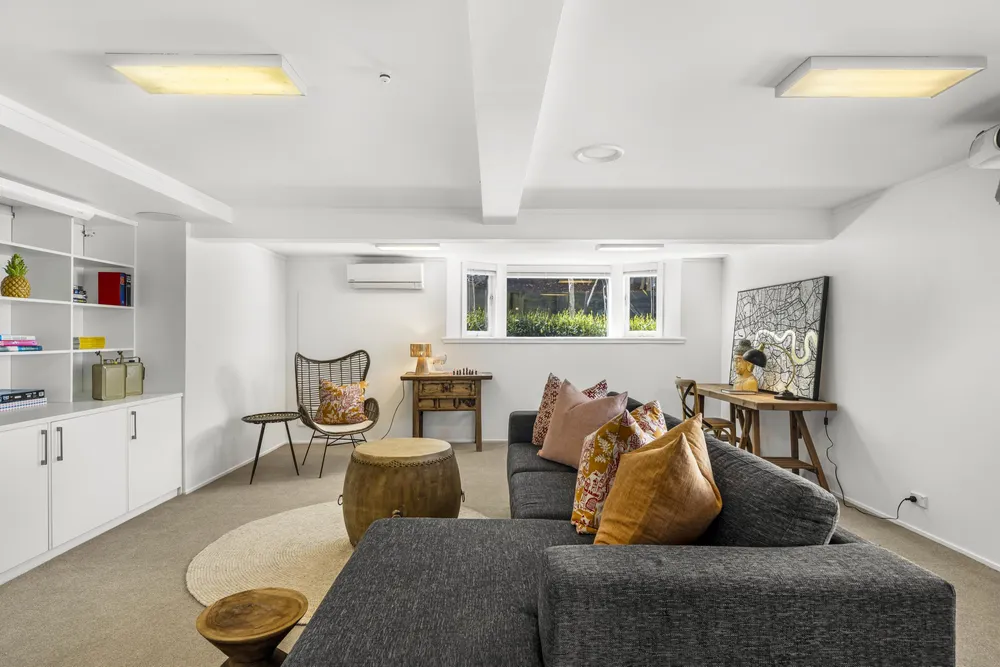 Photos of 18 Lingarth Street