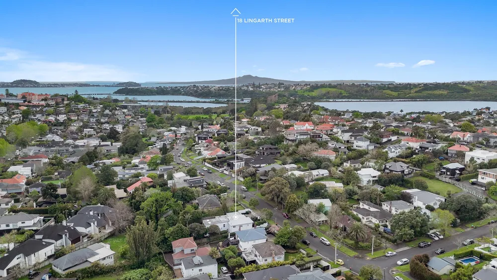 Photos of 18 Lingarth Street