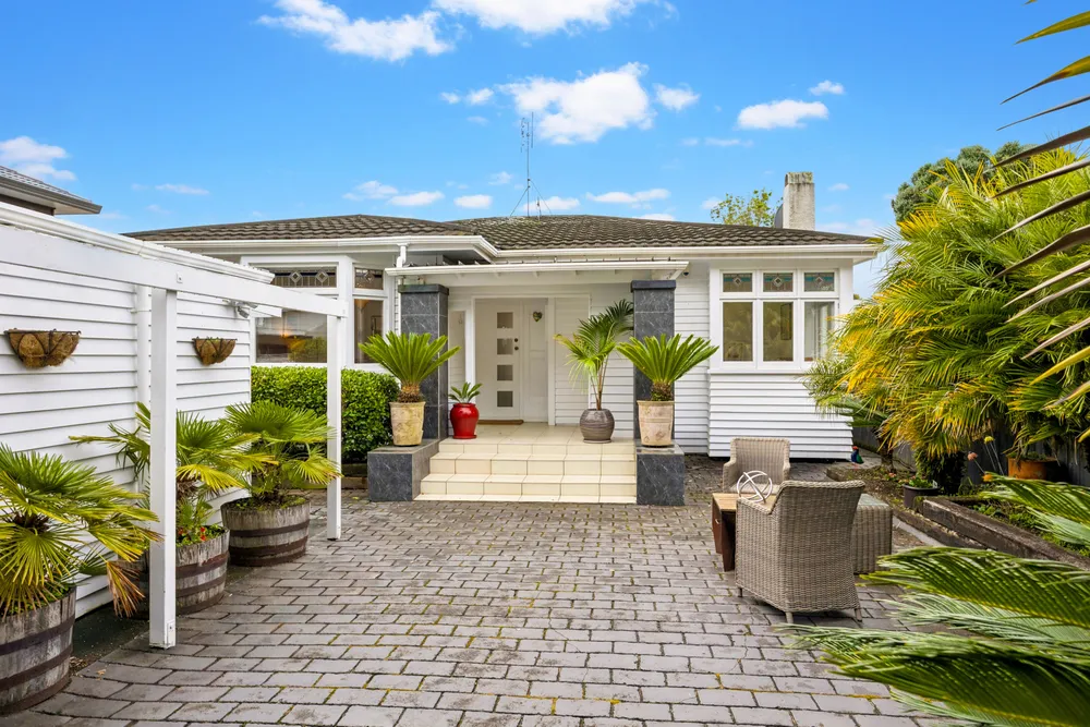 Photos of 19 Alba Road