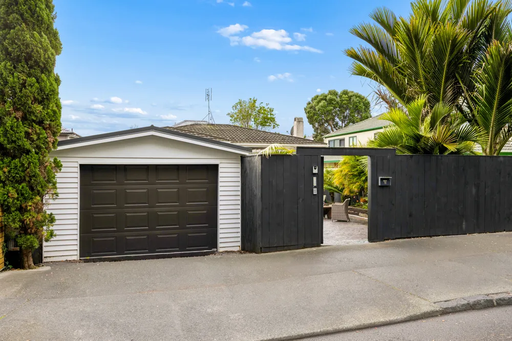 Photos of 19 Alba Road