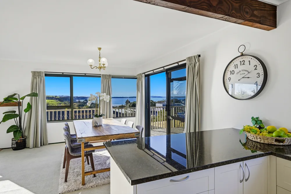 Photos of 2/983 Beach Road