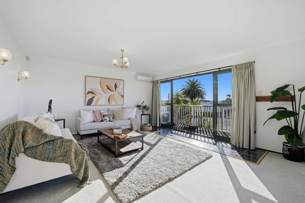 Photos of 2/983 Beach Road