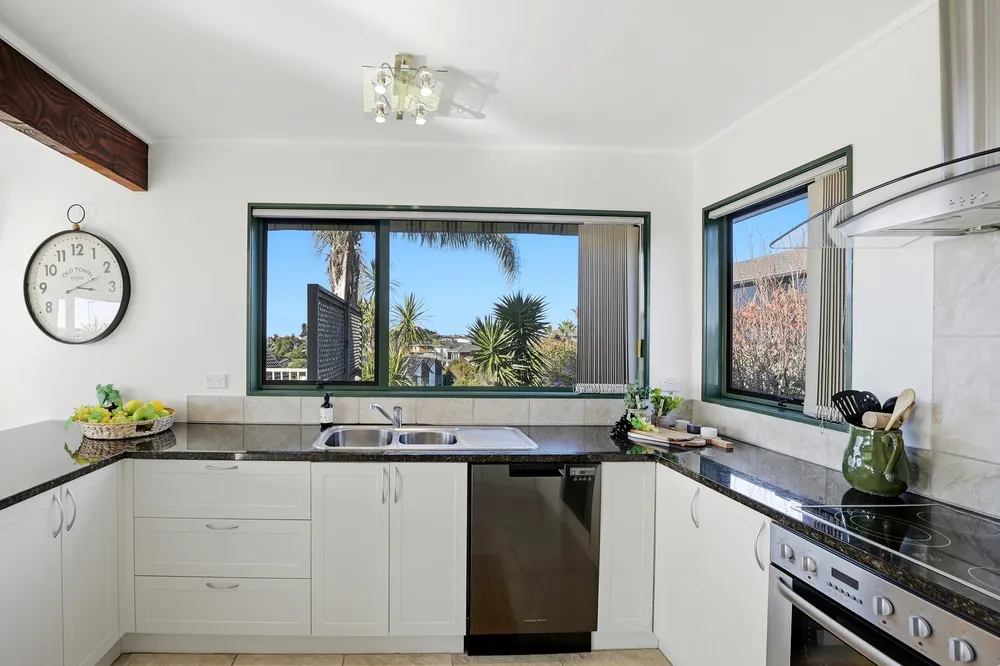 Photos of 2/983 Beach Road