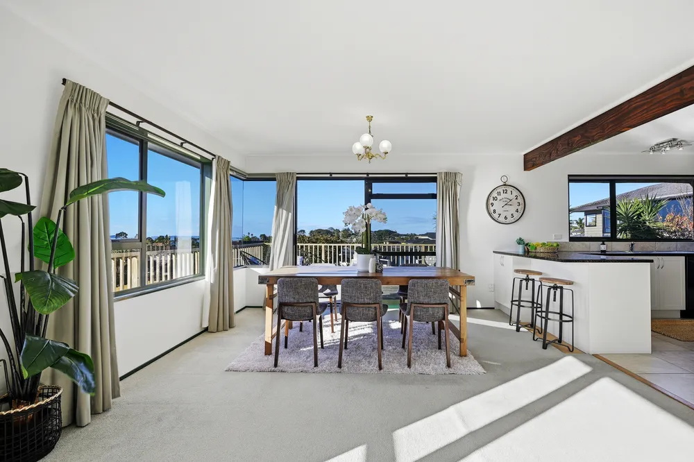 Photos of 2/983 Beach Road