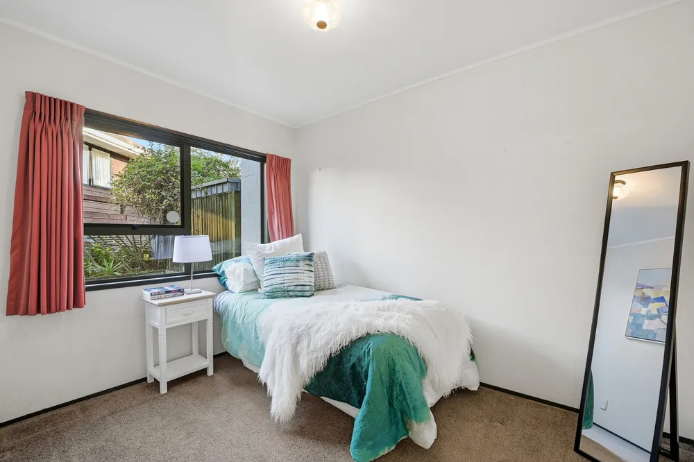 Photos of 2/983 Beach Road