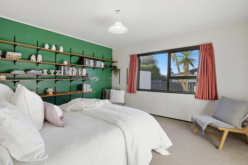 Photos of 2/983 Beach Road