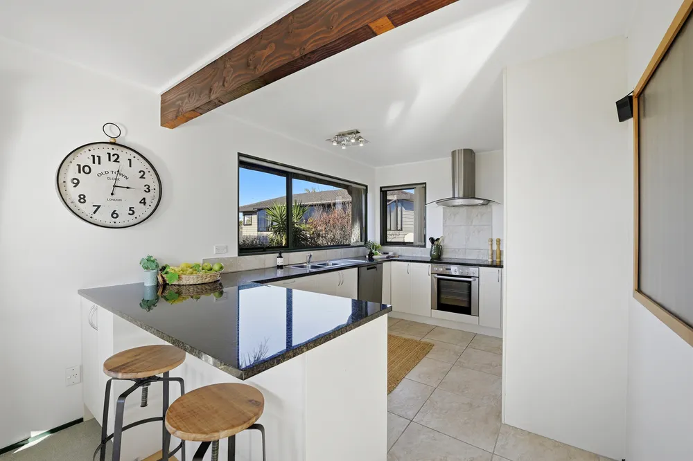 Photos of 2/983 Beach Road