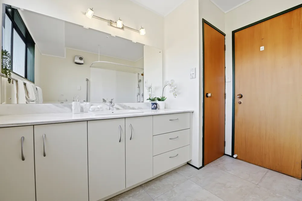Photos of 2/983 Beach Road