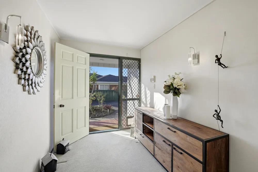 Photos of 2/983 Beach Road
