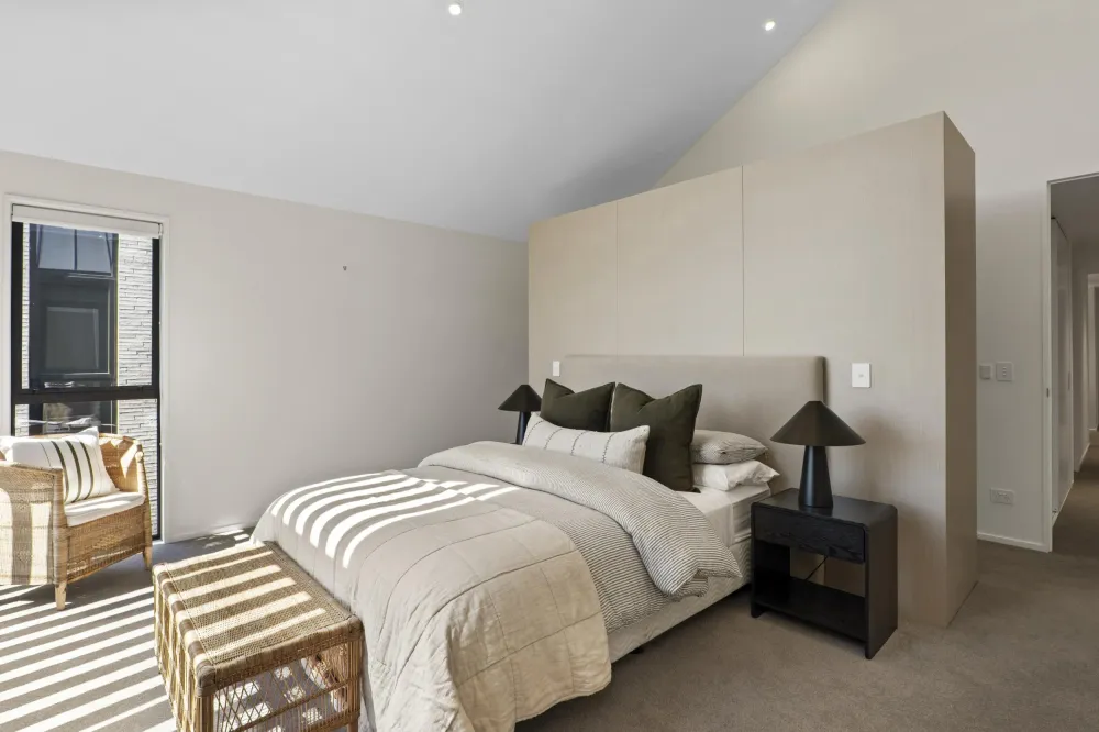 Photos of 32A Gracefield Avenue