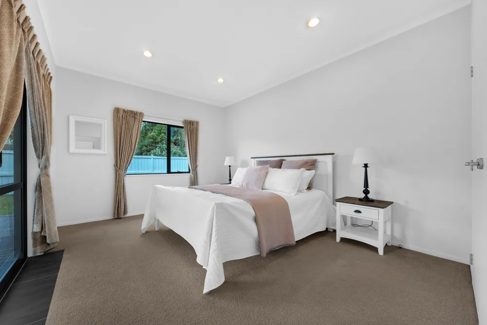 Photos of 133 Flat Bush School Road