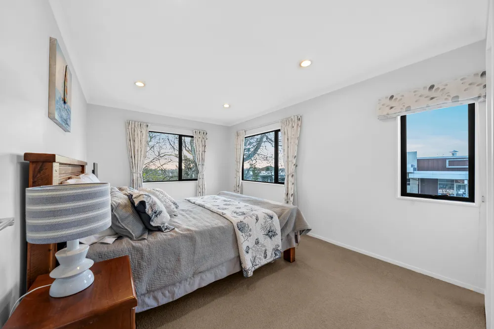 Photos of 133 Flat Bush School Road