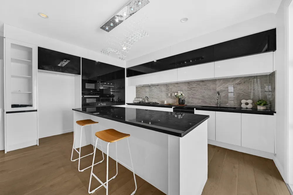 Photos of 271 Flat Bush School Road
