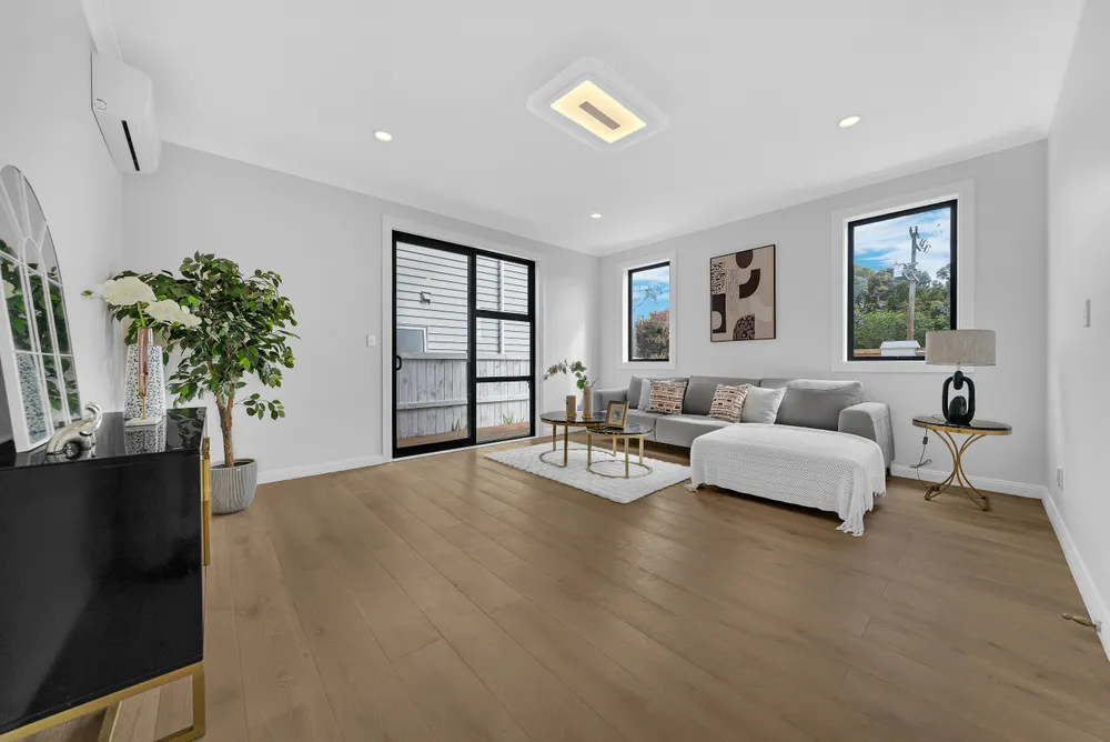 Photos of 271 Flat Bush School Road