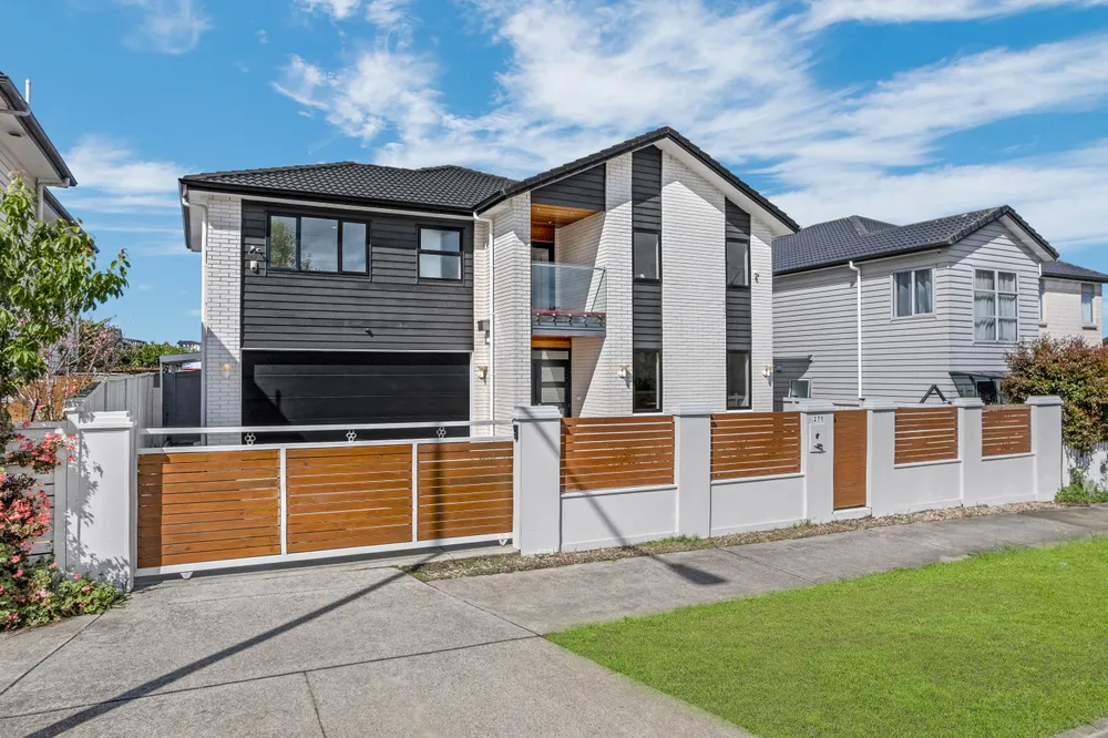 Photos of 271 Flat Bush School Road