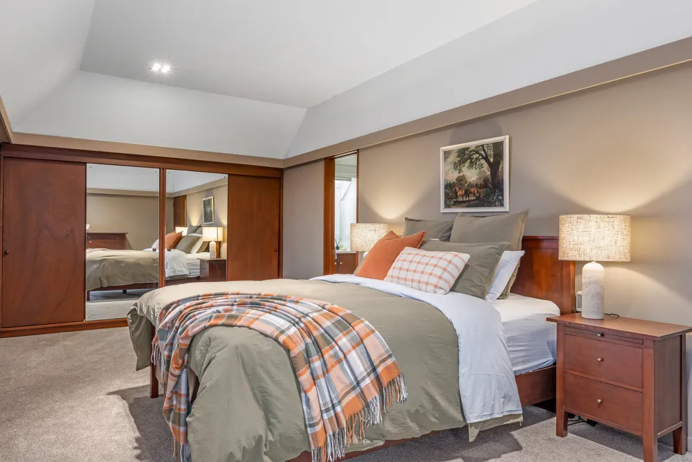 Photos of 117 Holliss Avenue