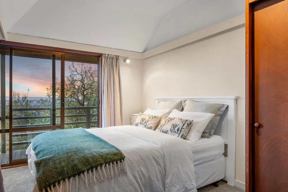 Photos of 117 Holliss Avenue