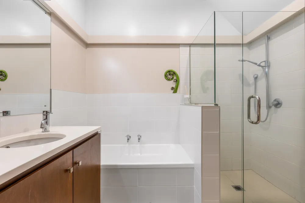 Photos of 117 Holliss Avenue